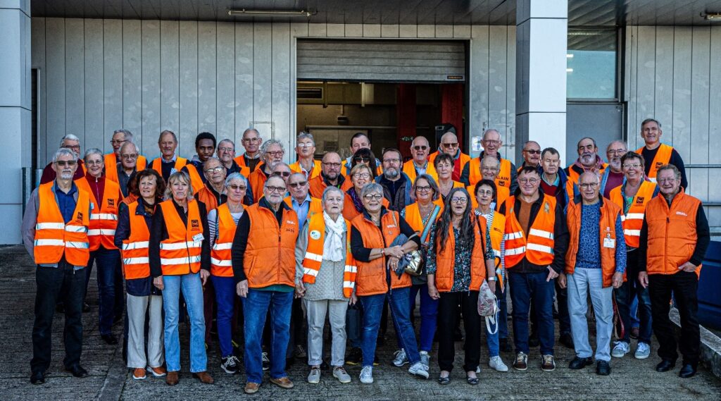 La pose des bénévoles en pause en Octobre 2024